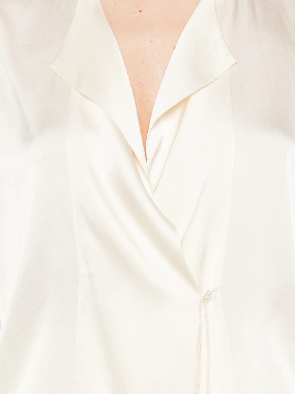 Forte Blouse met striksluiting en kwastje Beige