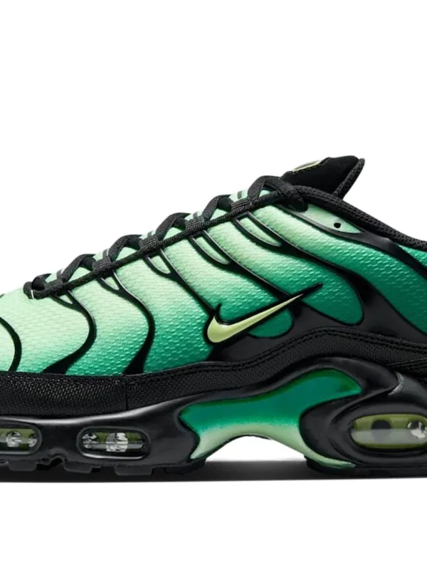 Nike Air Max Plus スニーカー | グリーン | FARFETCH JP