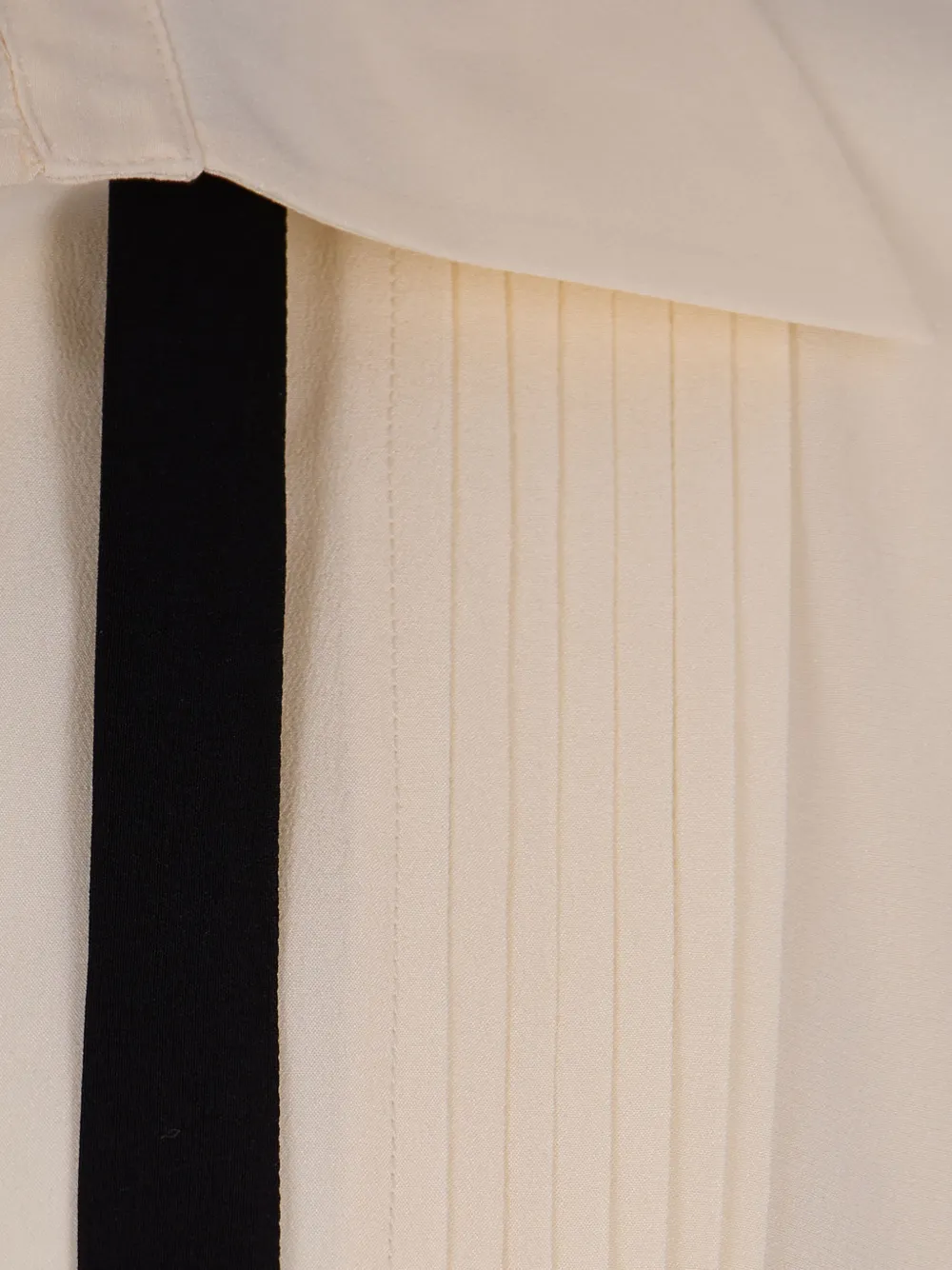 Max Mara MStcolono blouse met plooien en strikdetail Beige