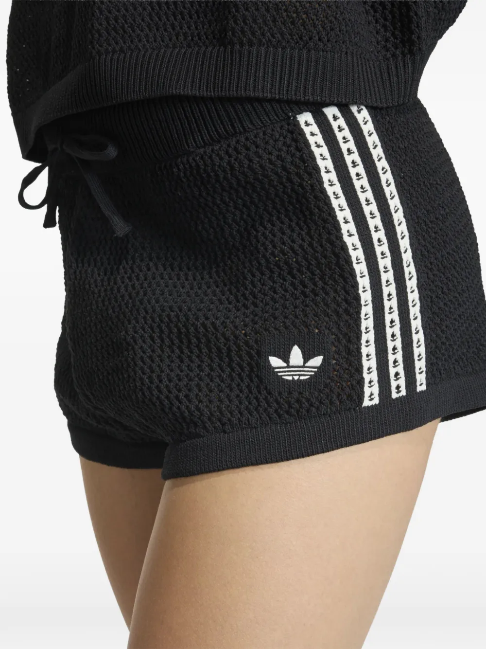adidas Gestreepte shorts met trekkoord Zwart