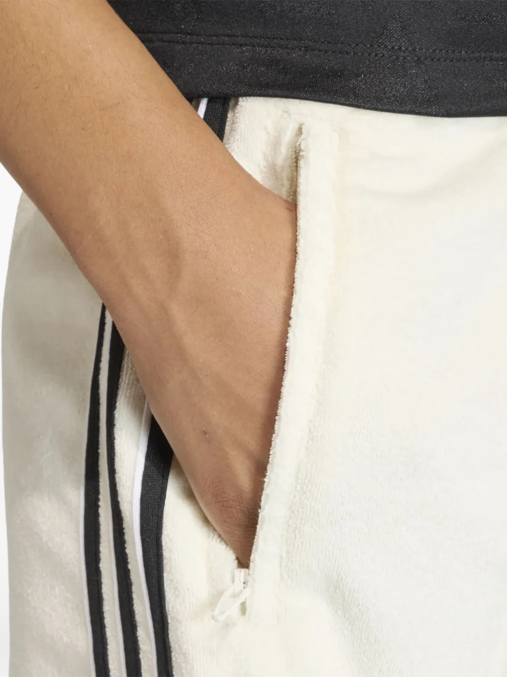 adidas Mini-shorts met logodetail Beige