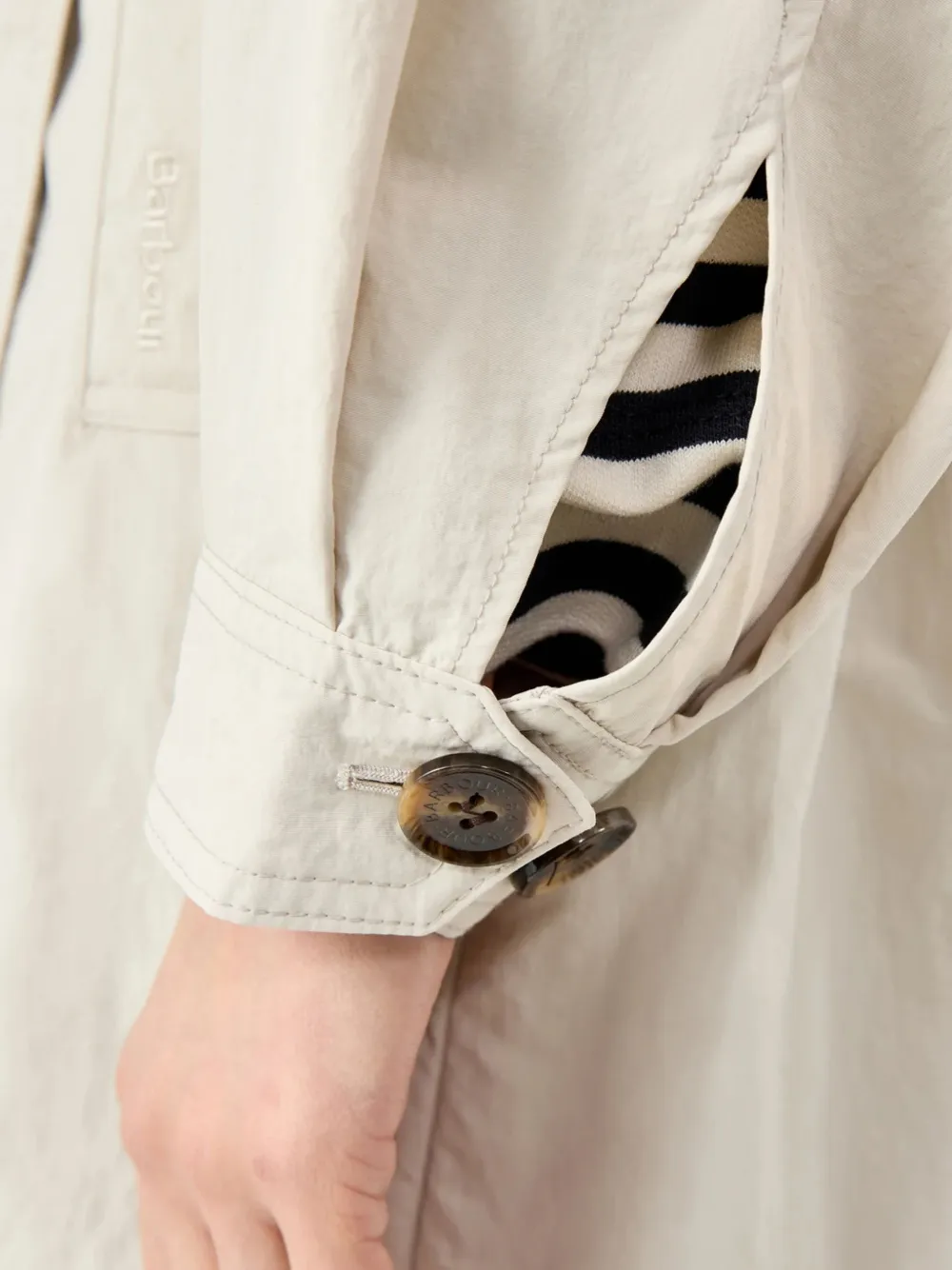 Barbour Layla trenchcoat met dubbele rij knopen en ceintuur Beige