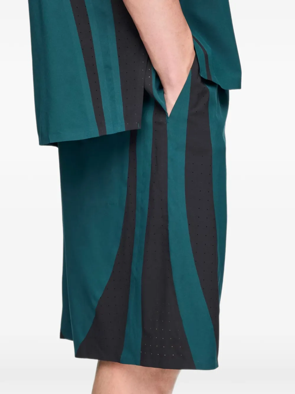 Y-3 ultralight woven shorts Groen