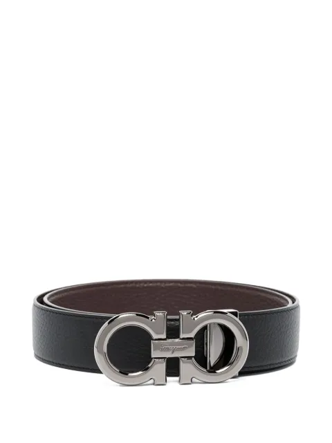 Ferragamo cinturón con logo en la hebilla