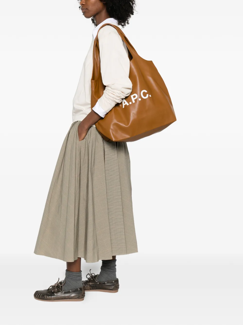 A.P.C. logo shopper shoulder bag - Bruin