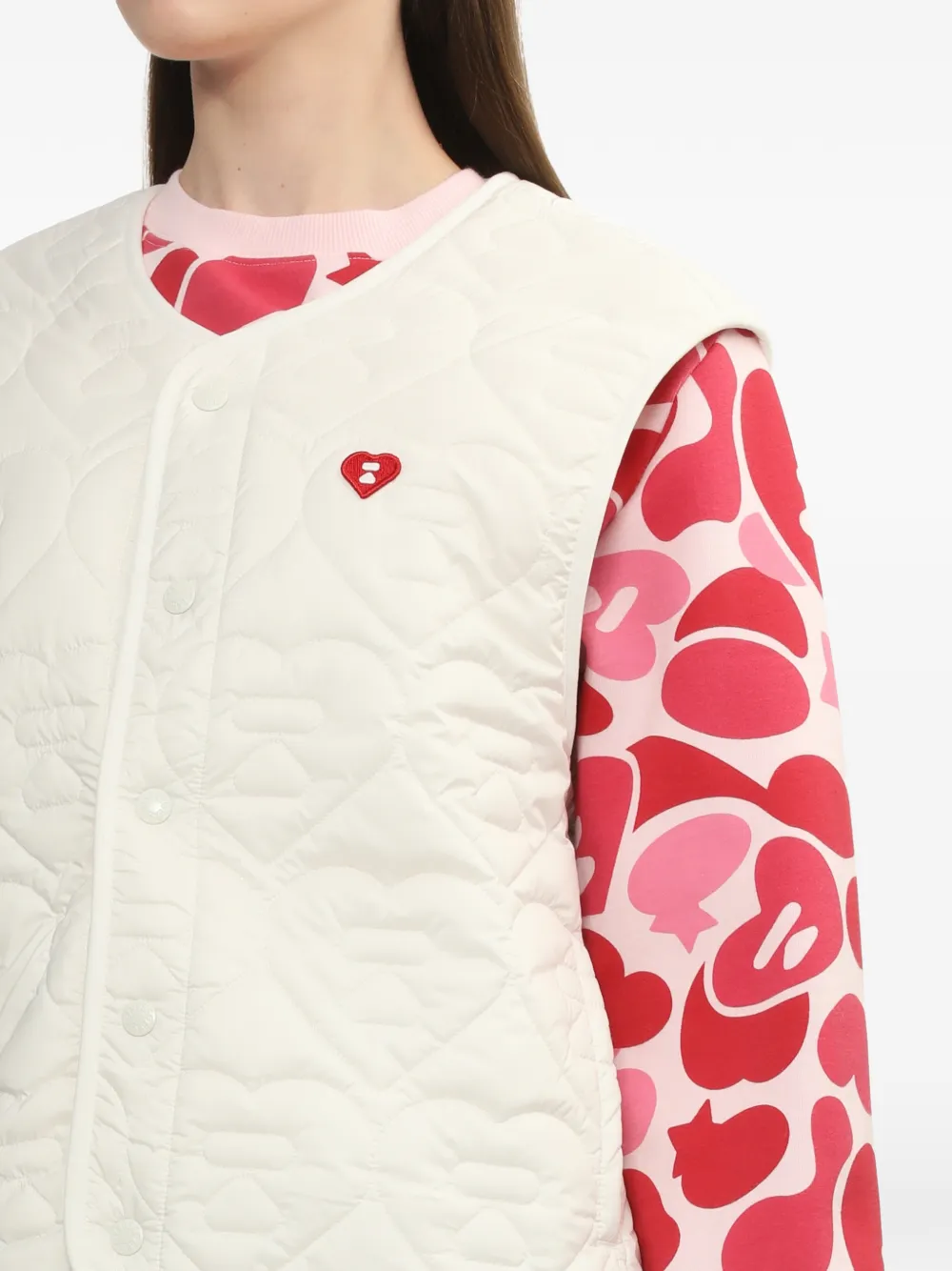 A BATHING APE Bodywarmer met hartapplicatie Beige