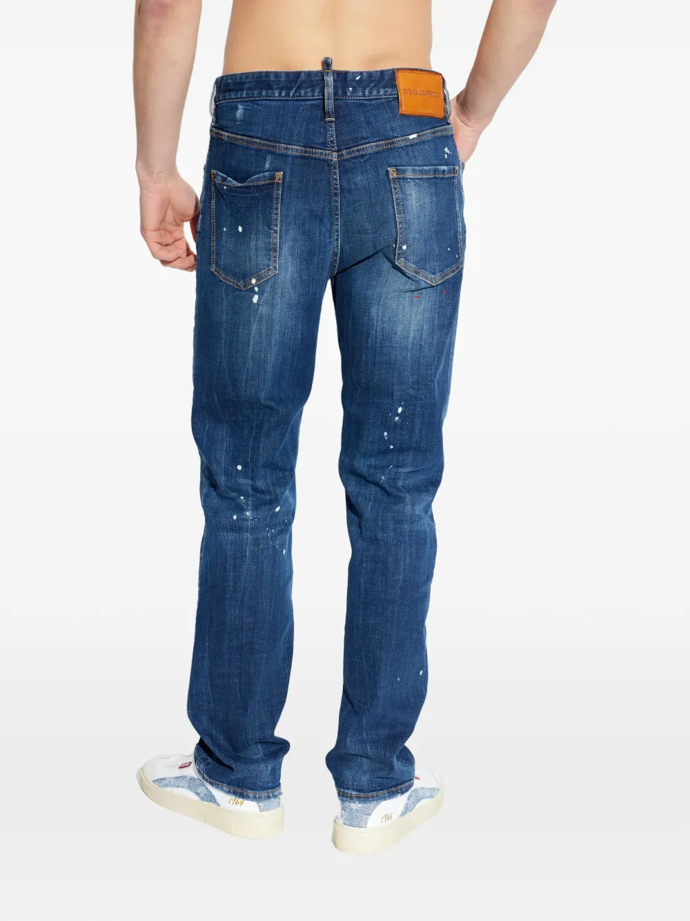 642 Distressed Jeans