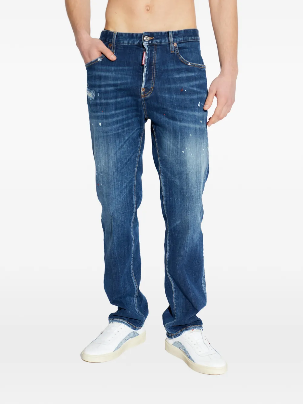 642 Distressed Jeans