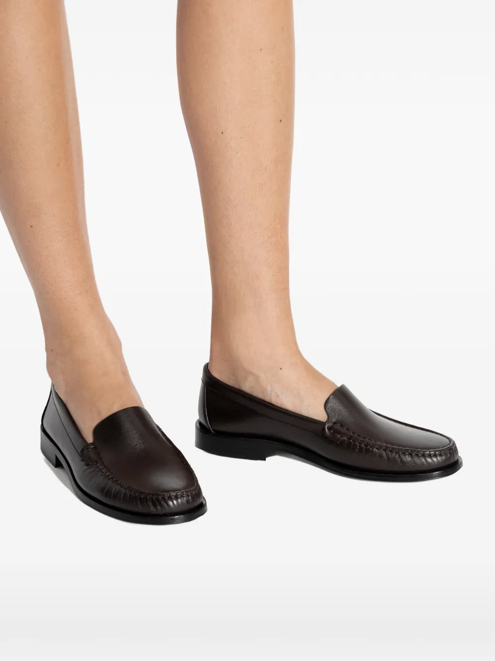 Aeyde Arthur topstitched leather loafers Bruin