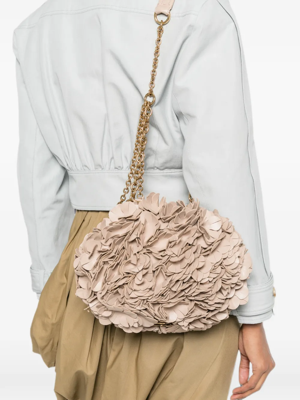 Chloé Plissé leren schoudertas met ketting en bloemen Beige