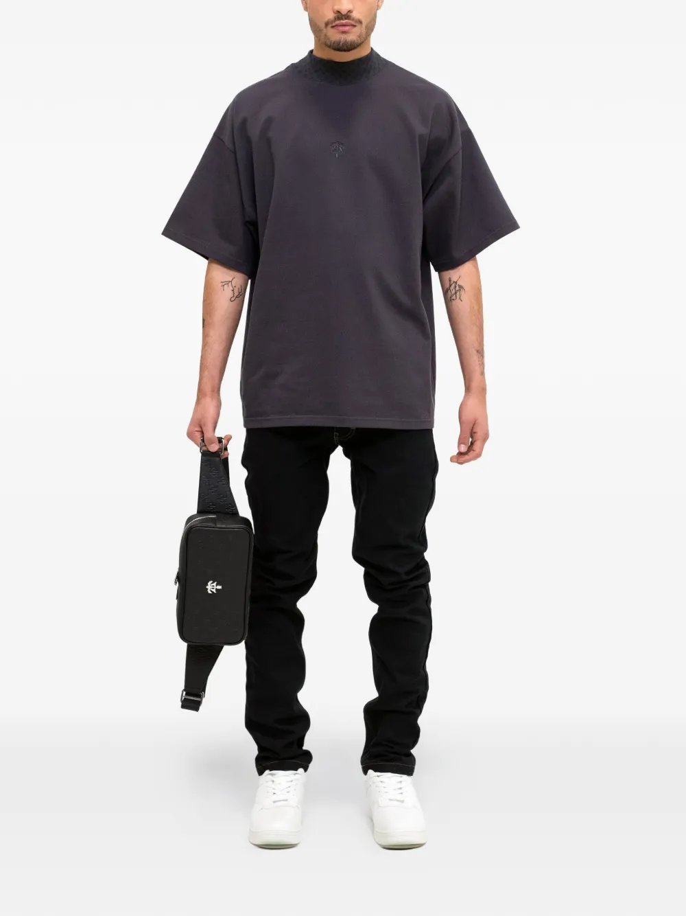 PLACE OF &Euml;LMS T-shirt met geborduurd logo - Zwart