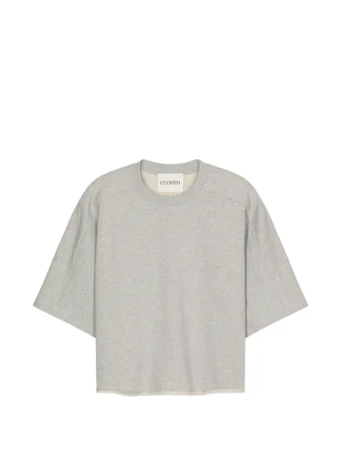 Closed deep yoke T-shirt