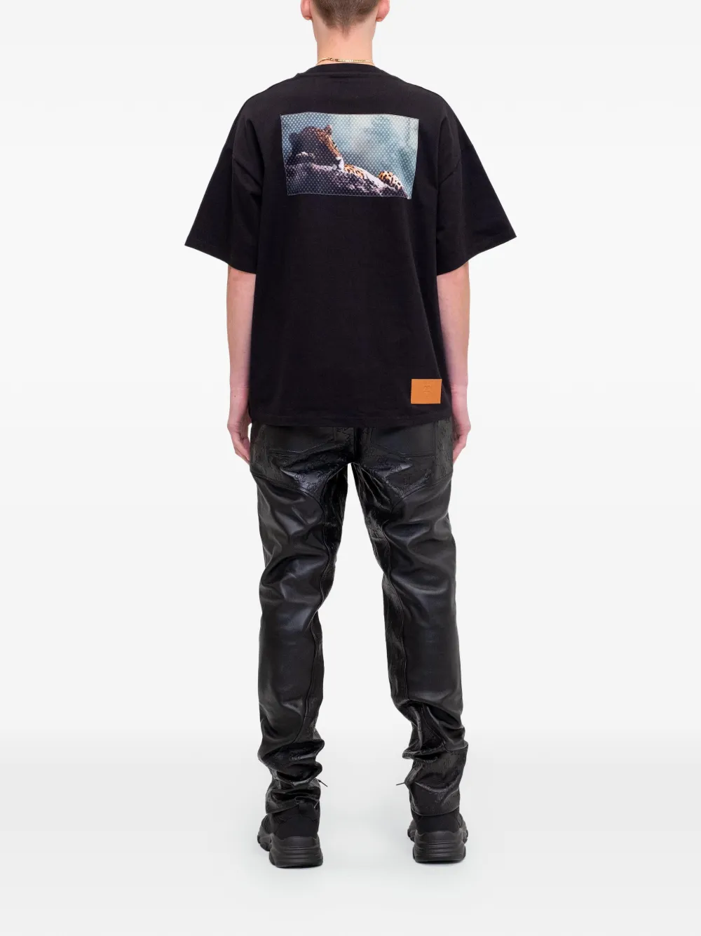 PLACE OF ËLMS T-shirt met patch Zwart