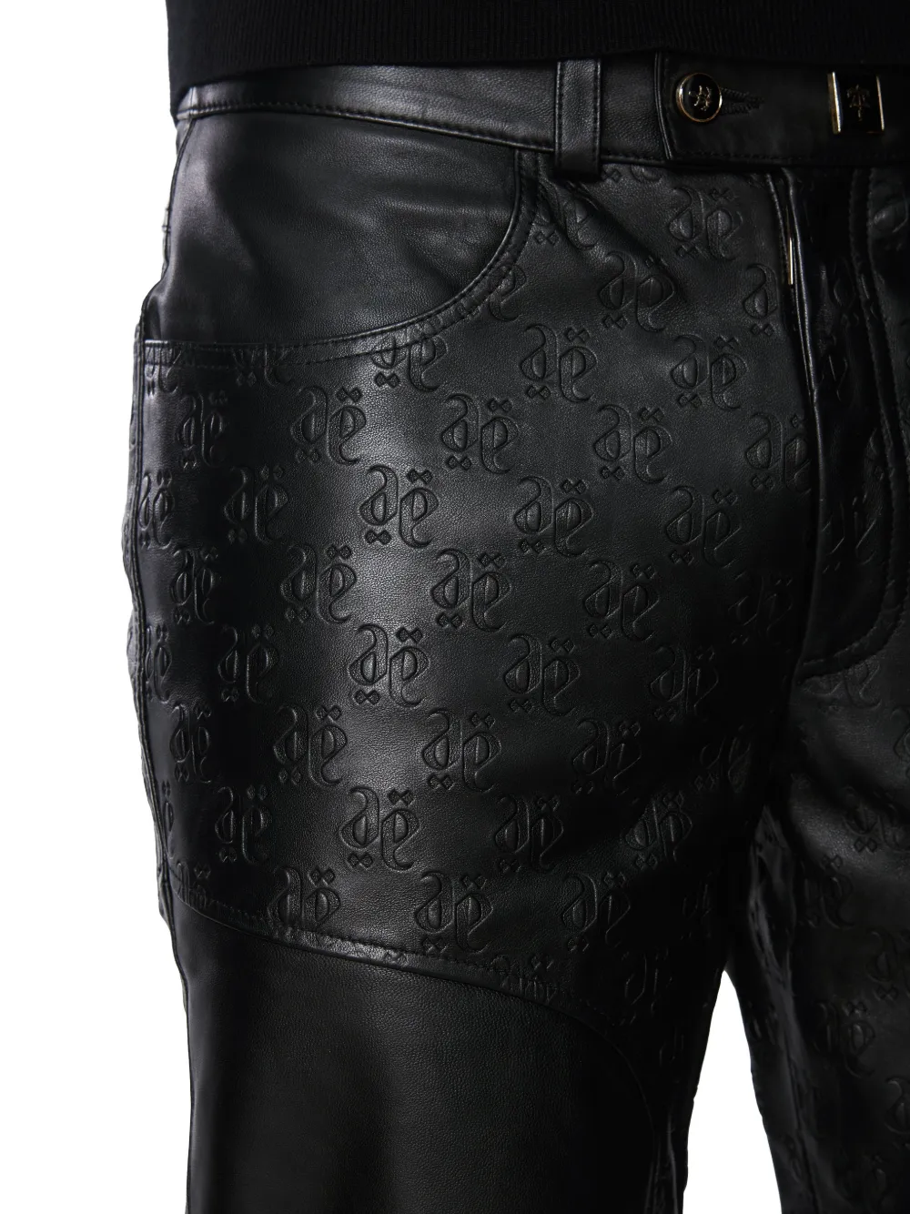 PLACE OF ËLMS Leren broek met monolink-reliëf Zwart