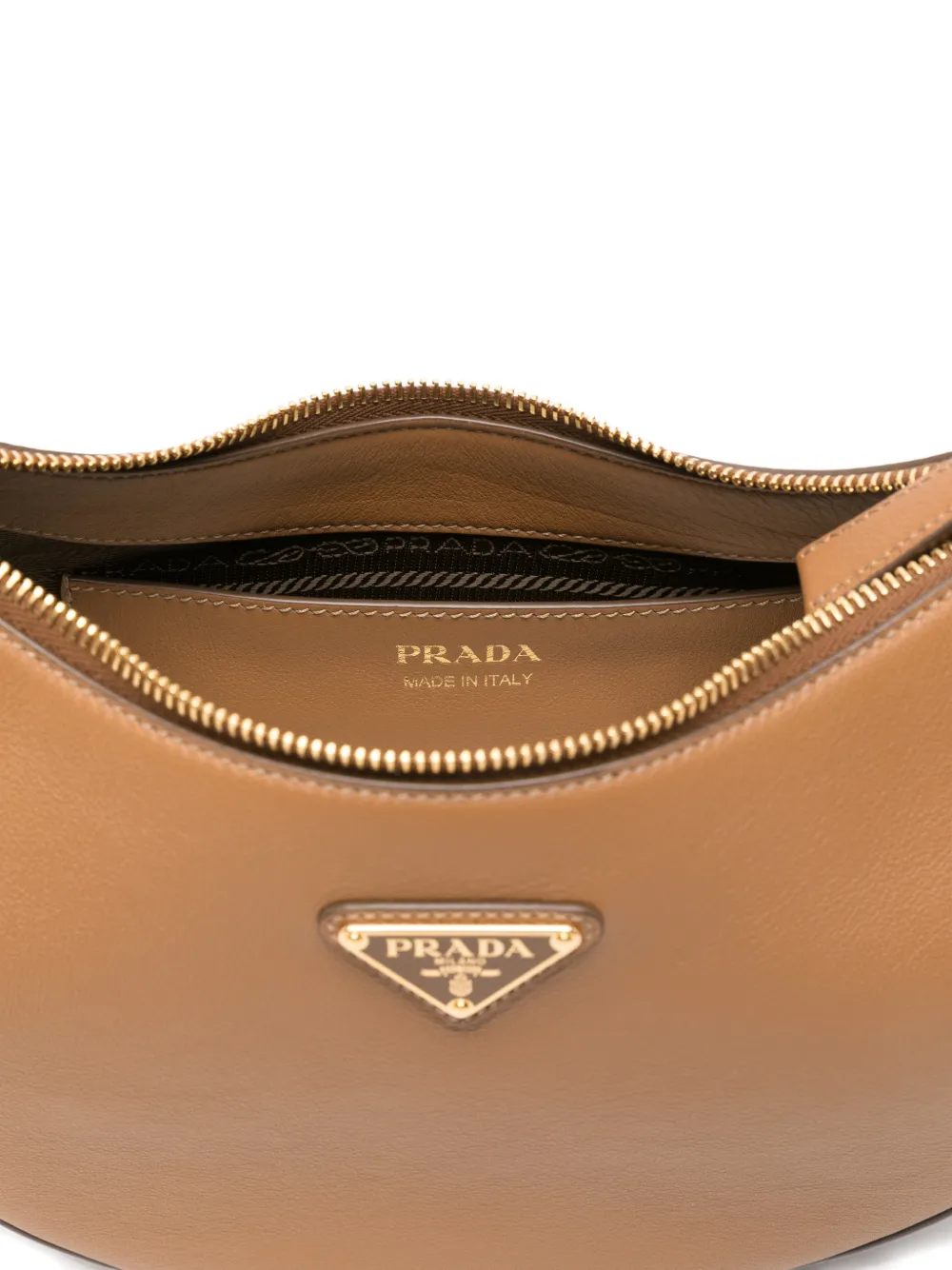 Prada Schoudertas met logoplakkaat Beige