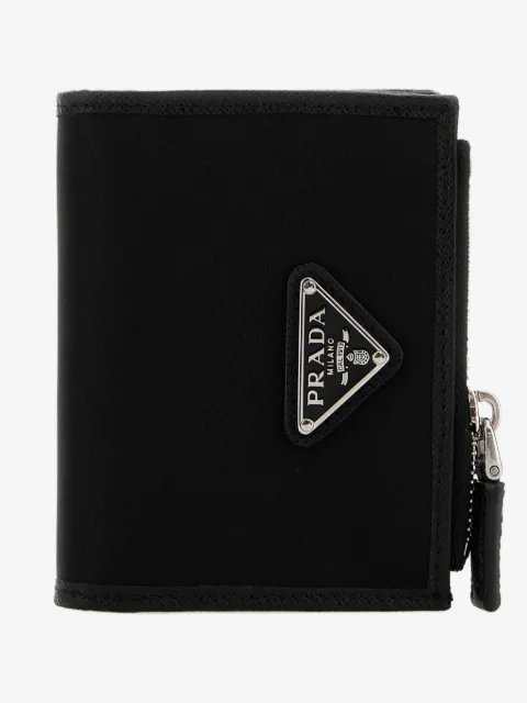 Prada cartera con cremallera y logo triangular