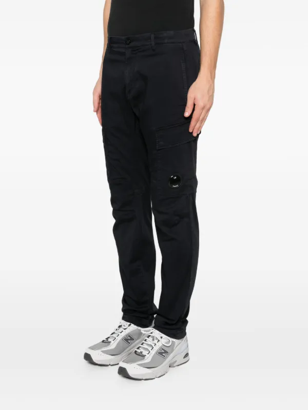 C.P. Company ロゴパッチ カーゴパンツ | ブラック | FARFETCH JP