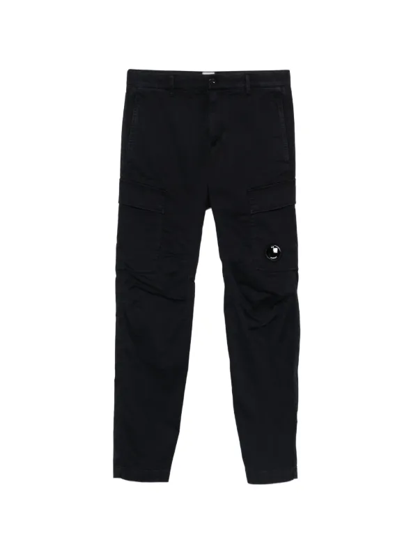 C.P. Company ブラックカーゴパンツ C.P. Company ロゴパッチ カーゴパンツ | ブラック | FARFETCH JP