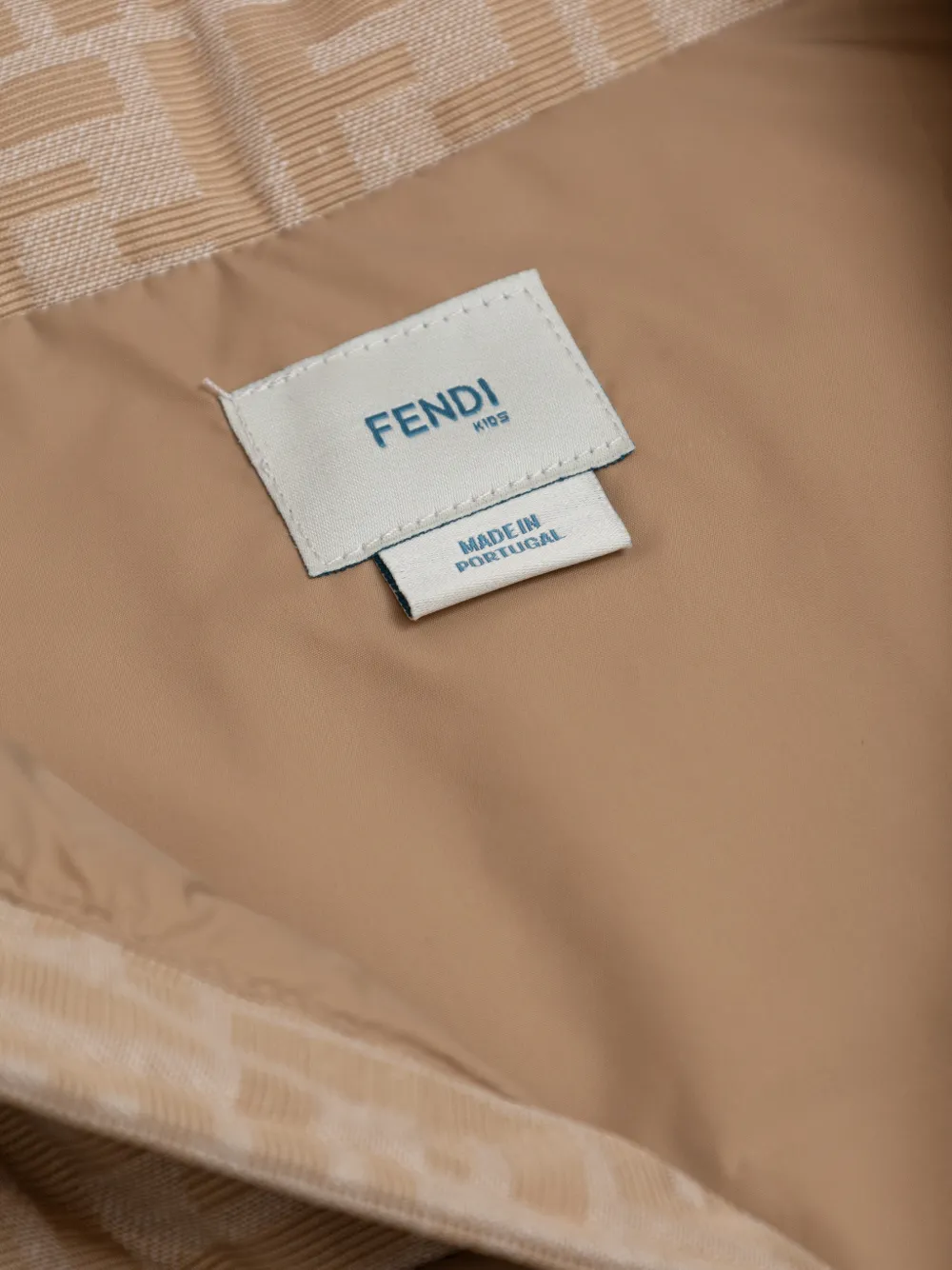 Fendi Kids Gewatteerd jack met logo Beige