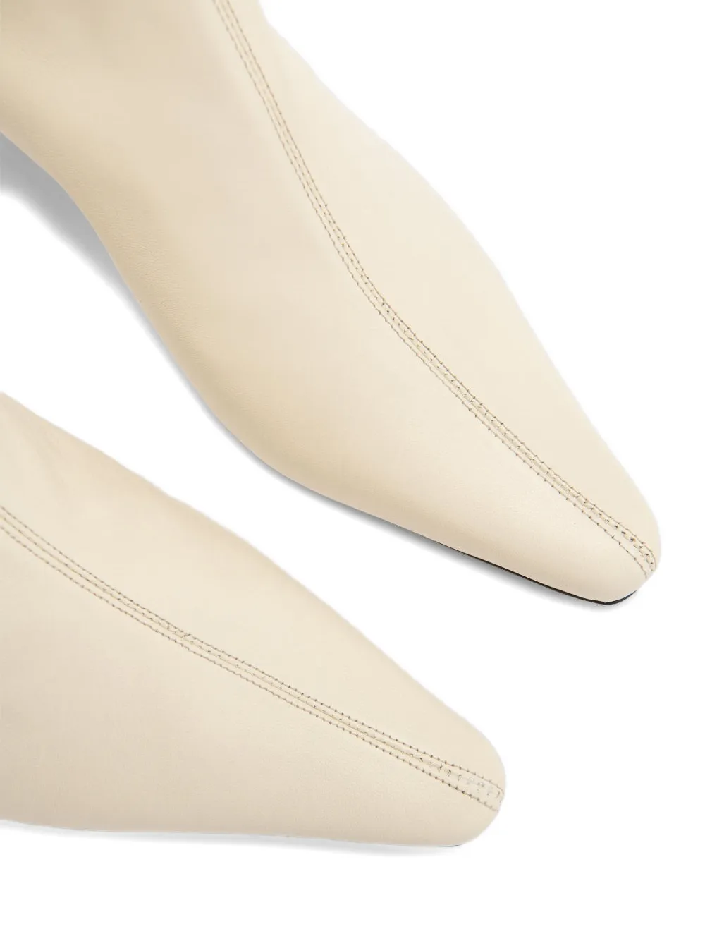 BY FAR Kitten Stevie 22 stretch enkellaarzen met zoom Wit