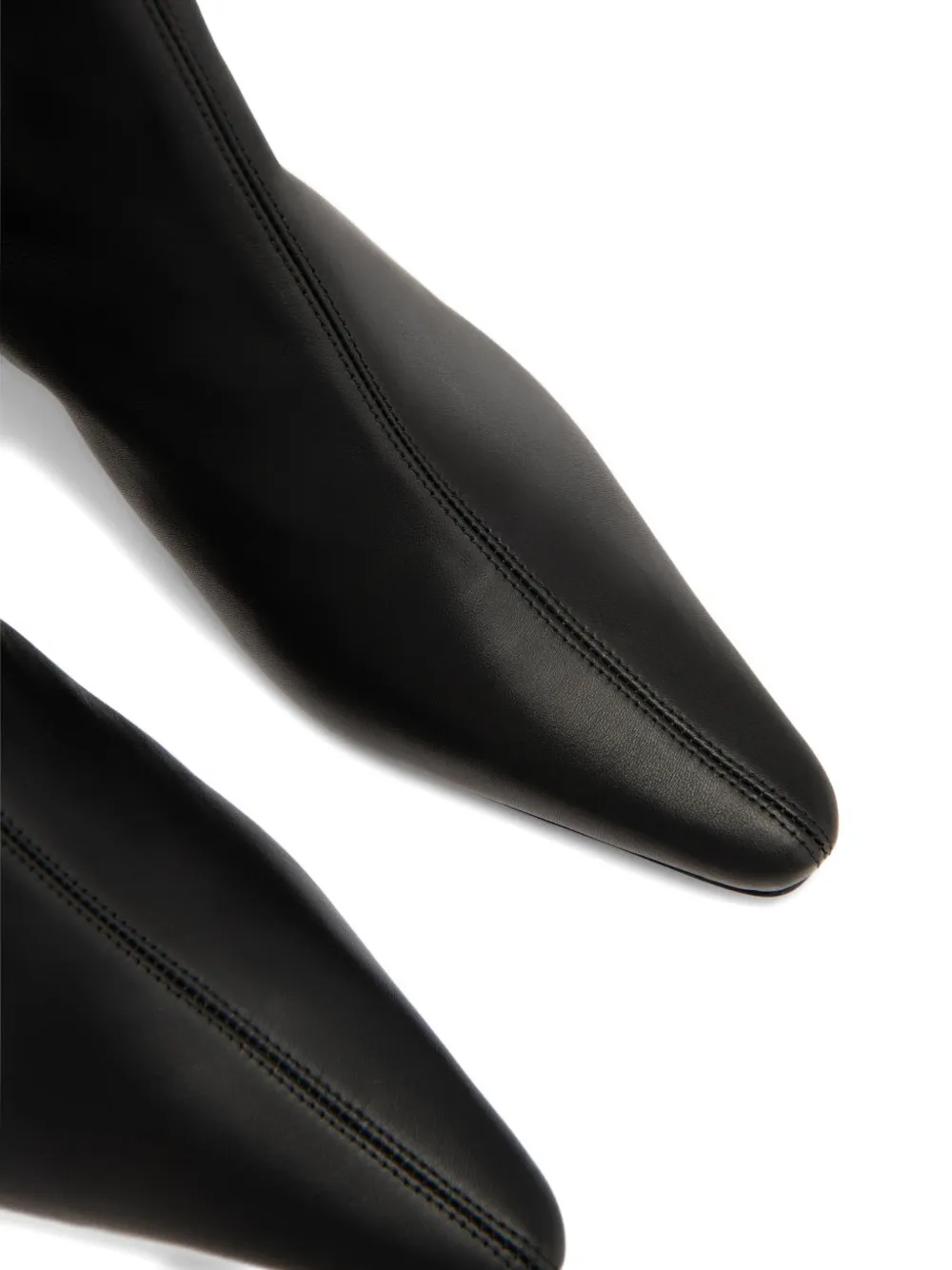 BY FAR Kitten Stevie 22 leren enkellaarzen met rits Zwart