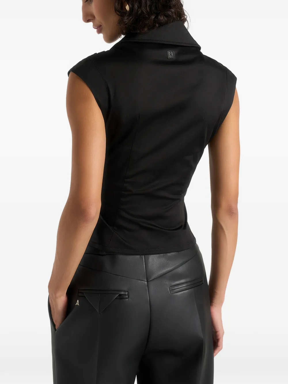 Manière De Voir Yvette mouwloze blouse met gedraaide voorkant Zwart