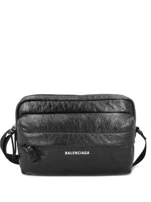Balenciaga ロゴ ショルダーバッグ | ブラック | FARFETCH JP