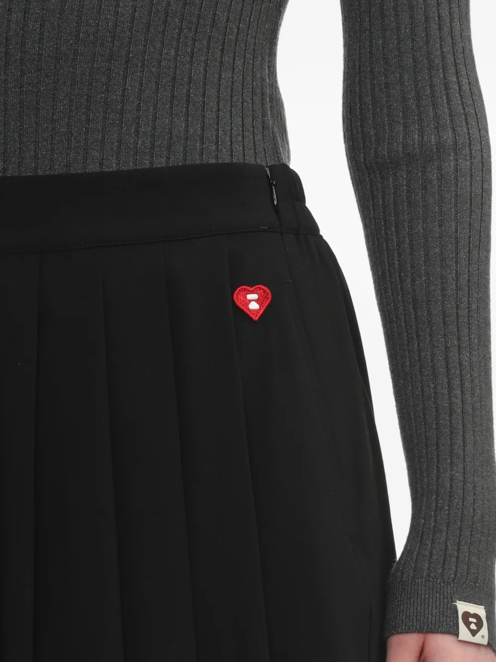 APEE™ by *A BATHING APE Geplooide shorts met hart Zwart