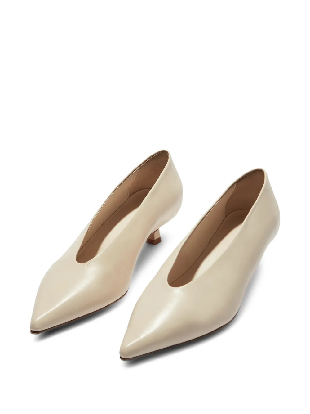 Aeyde Clara pumps met puntige neus Beige