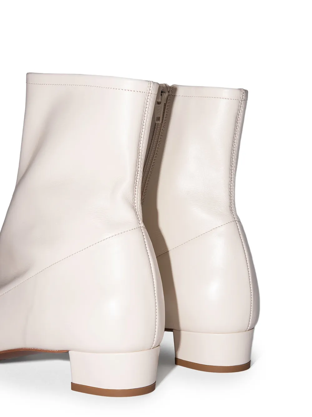 BY FAR Este leren enkellaarzen Beige