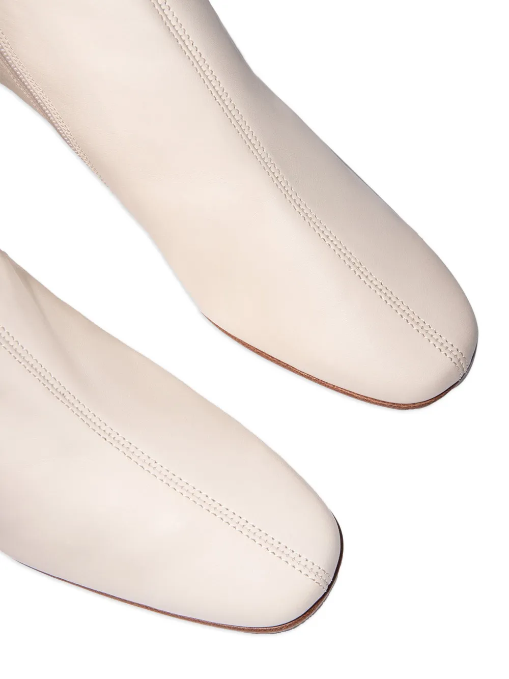 BY FAR Enkellaarzen met ronde neus Beige