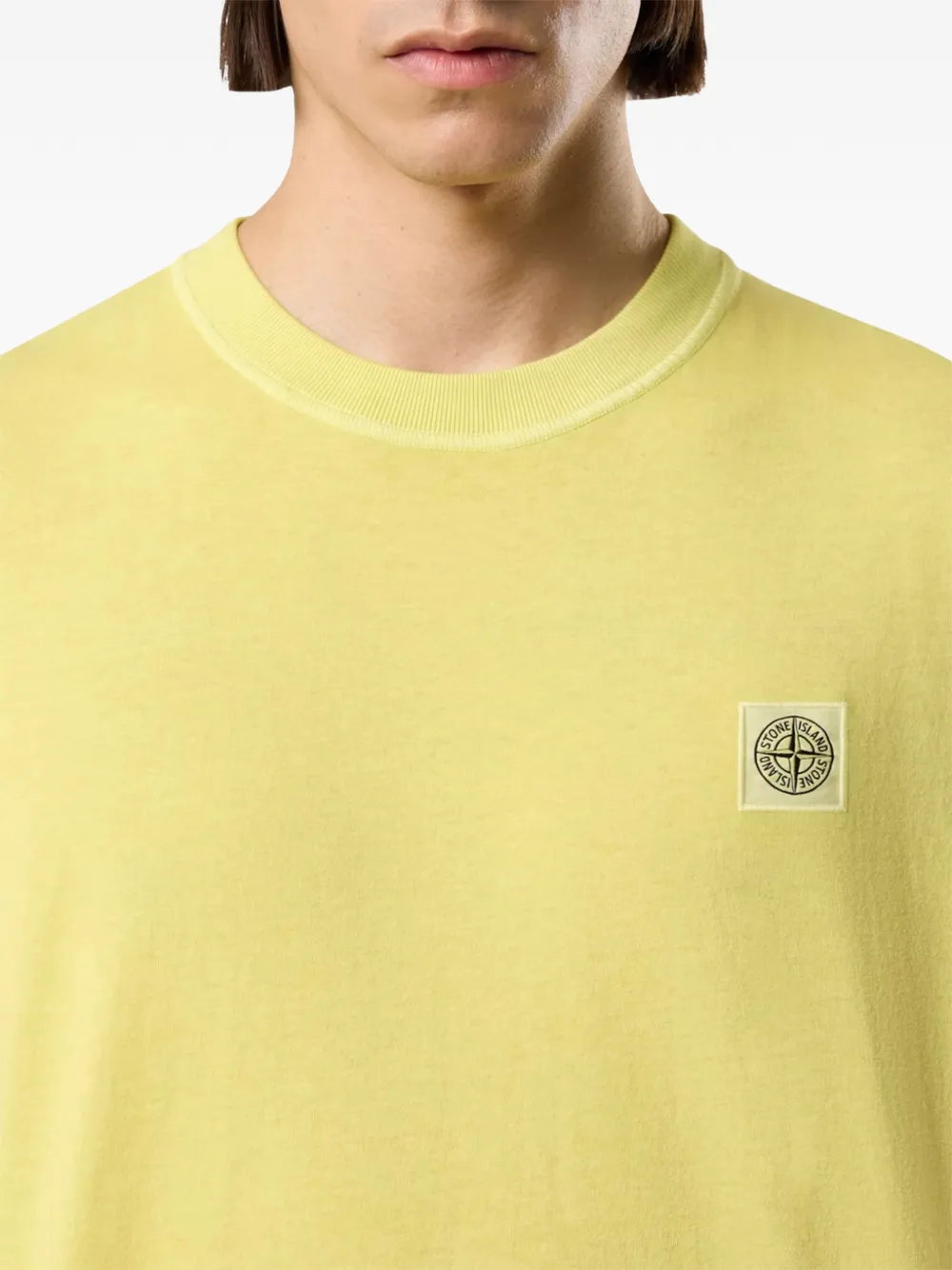 Stone Island 2100026 'Fissato' jersey T-shirt van biologisch katoen Geel