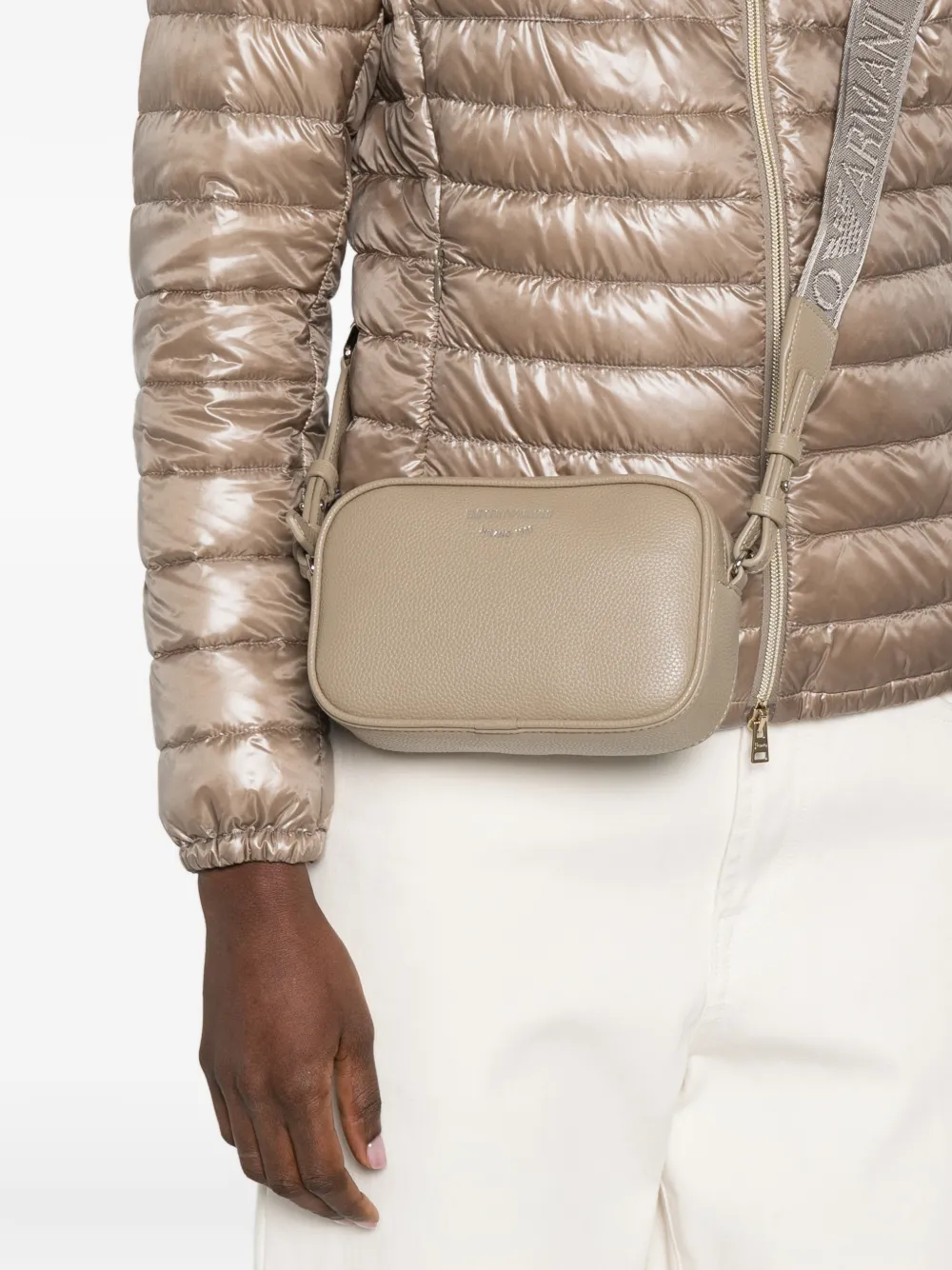 Emporio Armani Crossbodytas met logobandje Beige