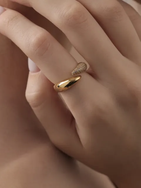 Eshvi stardust fang ring