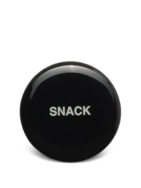 Prada arete con diseño gráfico