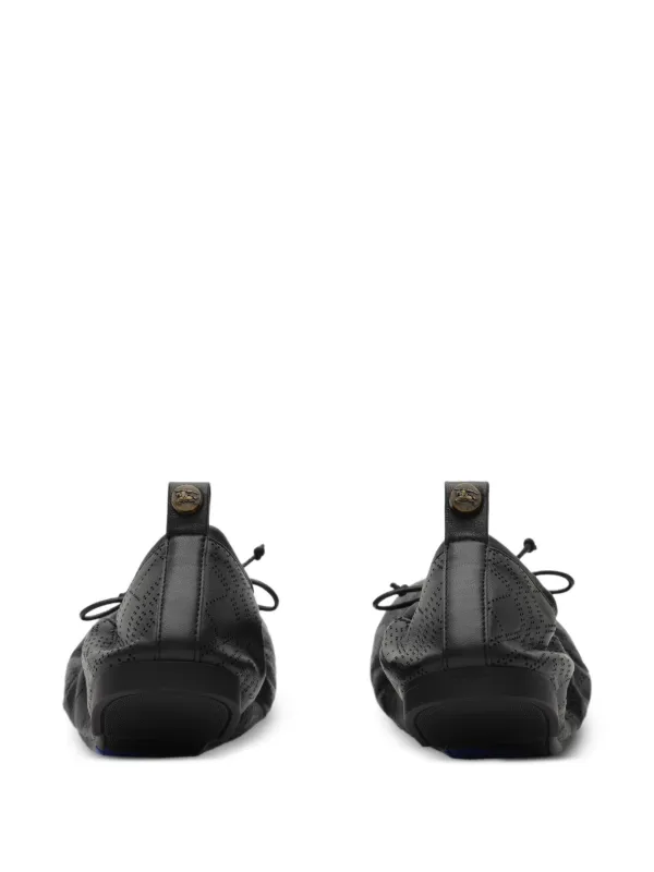 Burberry ギャザー フラットシューズ | ブラック | FARFETCH JP