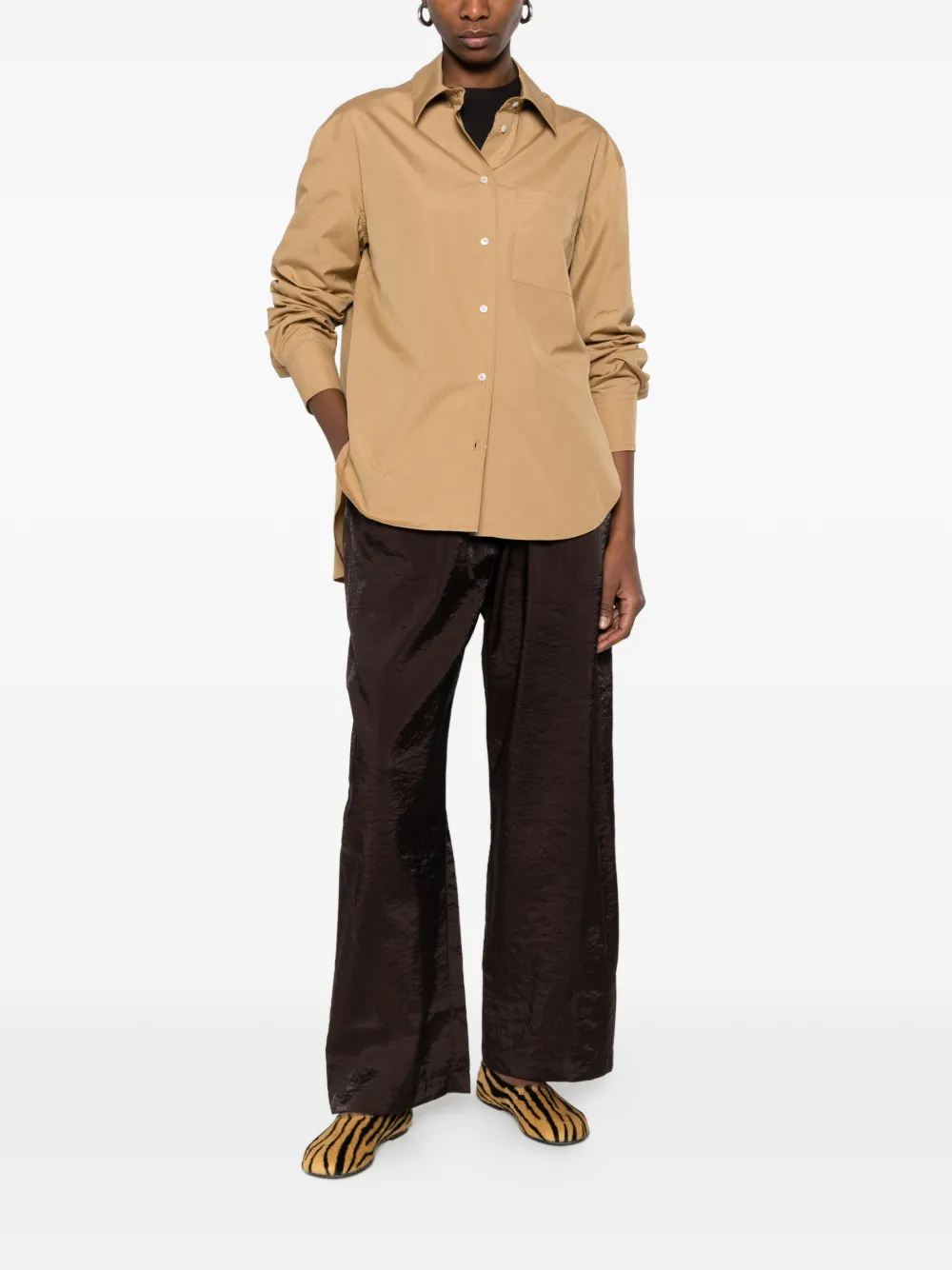 LouLou de Saison Blouse met gewelfde afwerking en zak Bruin