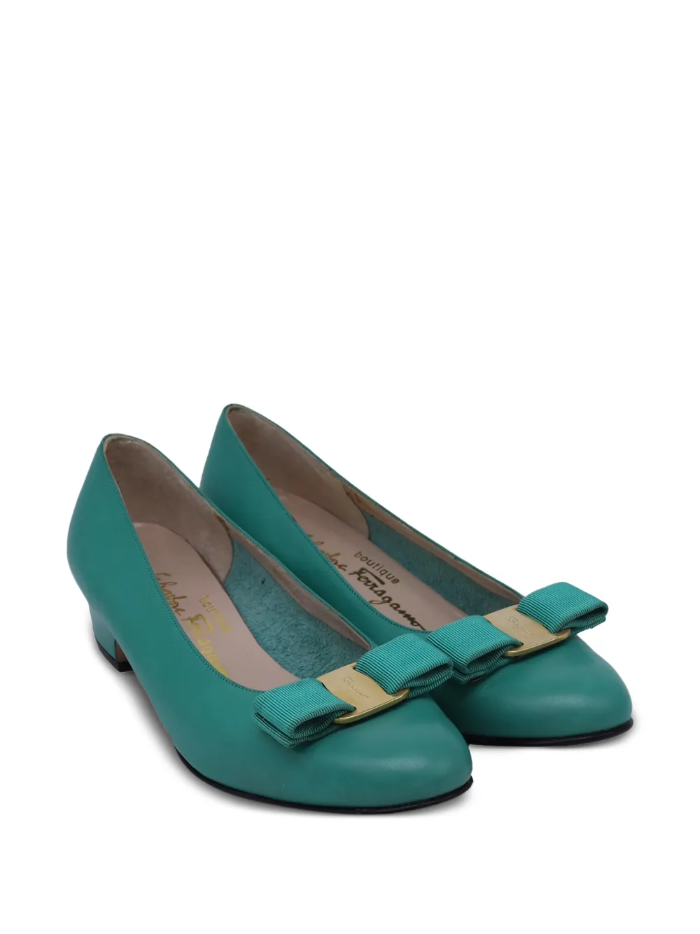 Ferragamo Pre-Owned Vara bow-detail leather pump - Groen