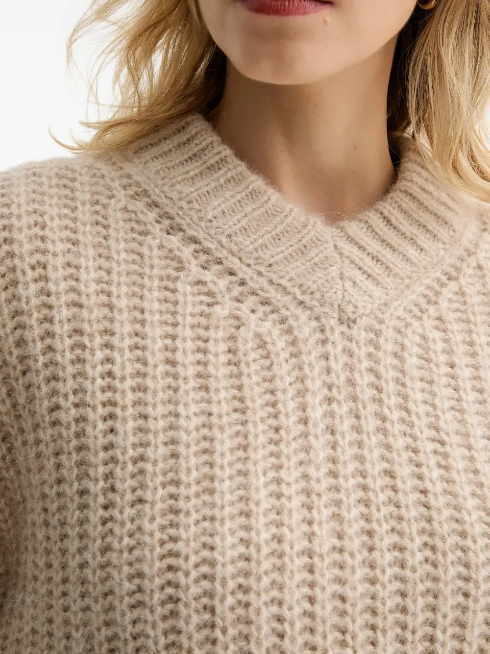 Filippa K Trui met V-hals Beige
