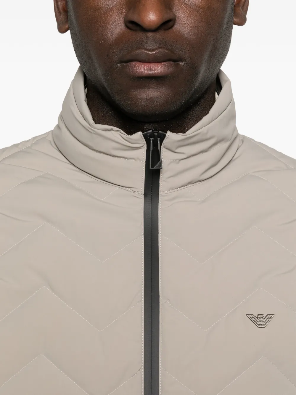 Emporio Armani シェブロン ジップベスト | ニュートラル | FARFETCH JP