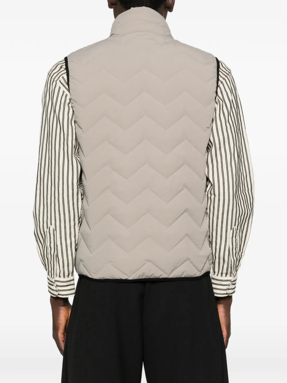 Emporio Armani シェブロン ジップベスト | ニュートラル | FARFETCH JP