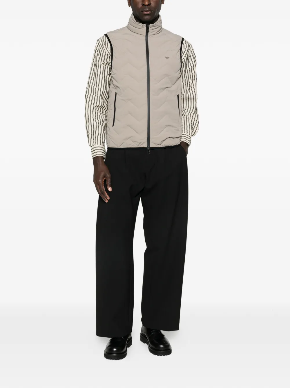 Emporio Armani シェブロン ジップベスト | ニュートラル | FARFETCH JP