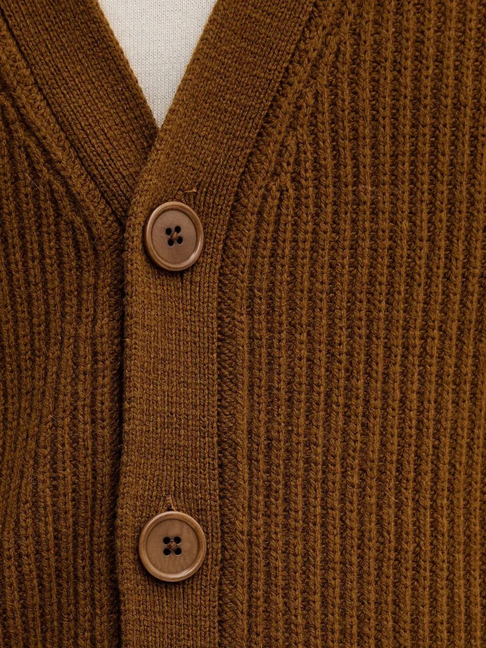 Filippa K Vest met V-hals en knoop Bruin
