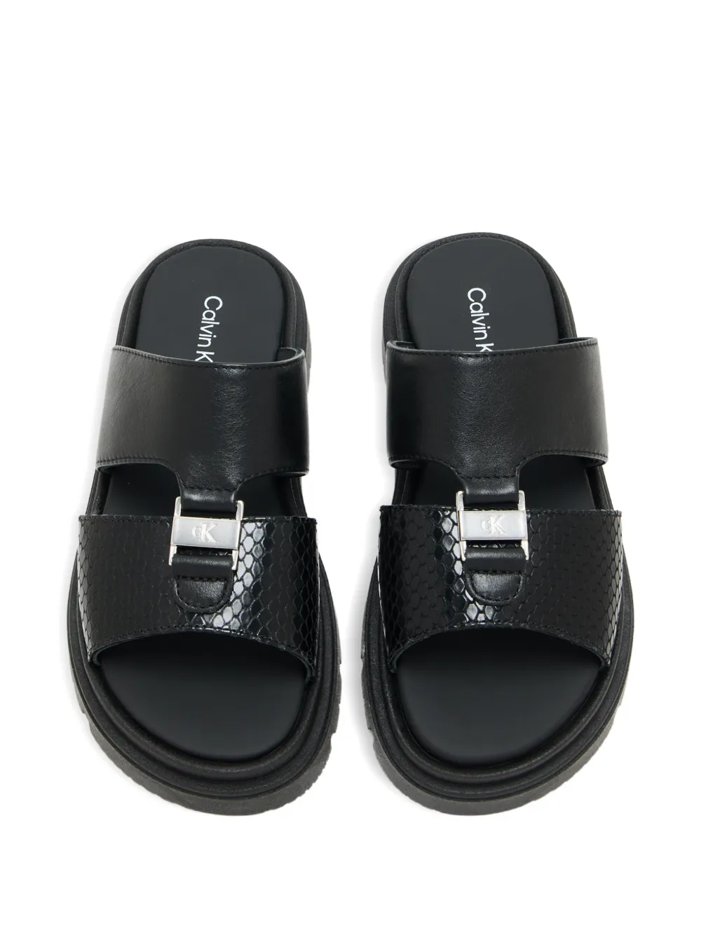 Calvin Klein Kids embossed-logo sandals Zwart