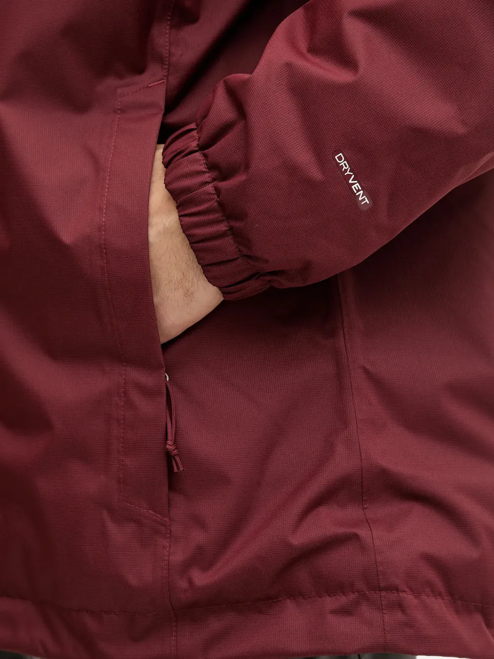 The North Face Quest performance jack met capuchon en rits Rood
