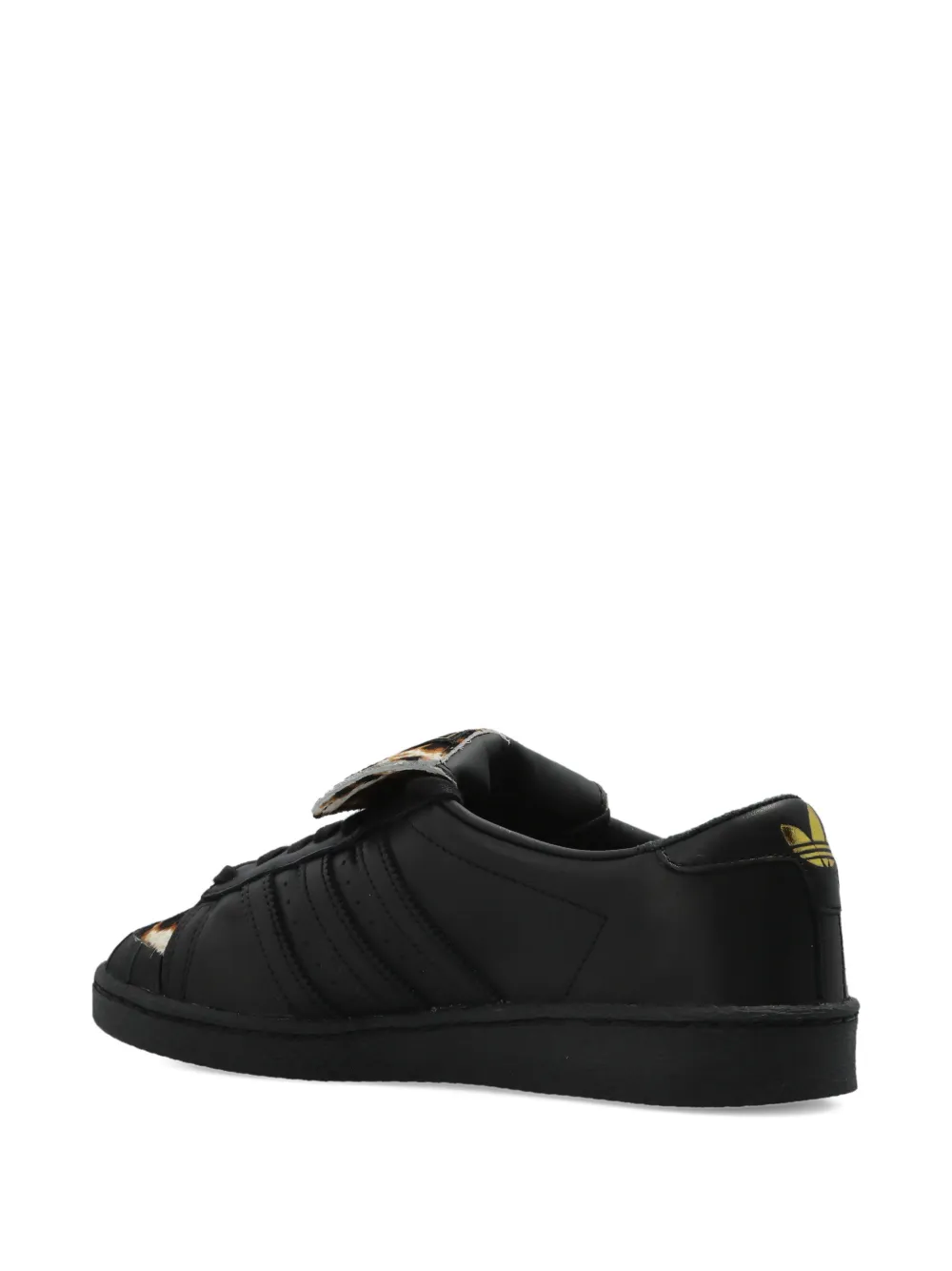 adidas Jabbar Low sneakers met luipaardprint Zwart