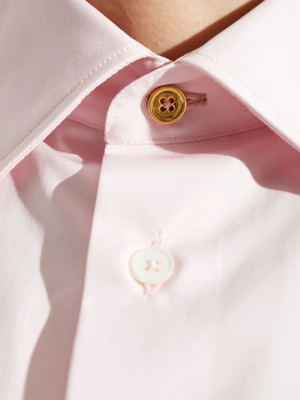 Long-Sleeved Buttoned Shirt