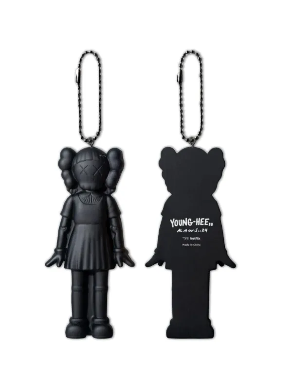 KAWS x Squid Game 2 Young-Hee キーホルダー | ブラック | FARFETCH JP
