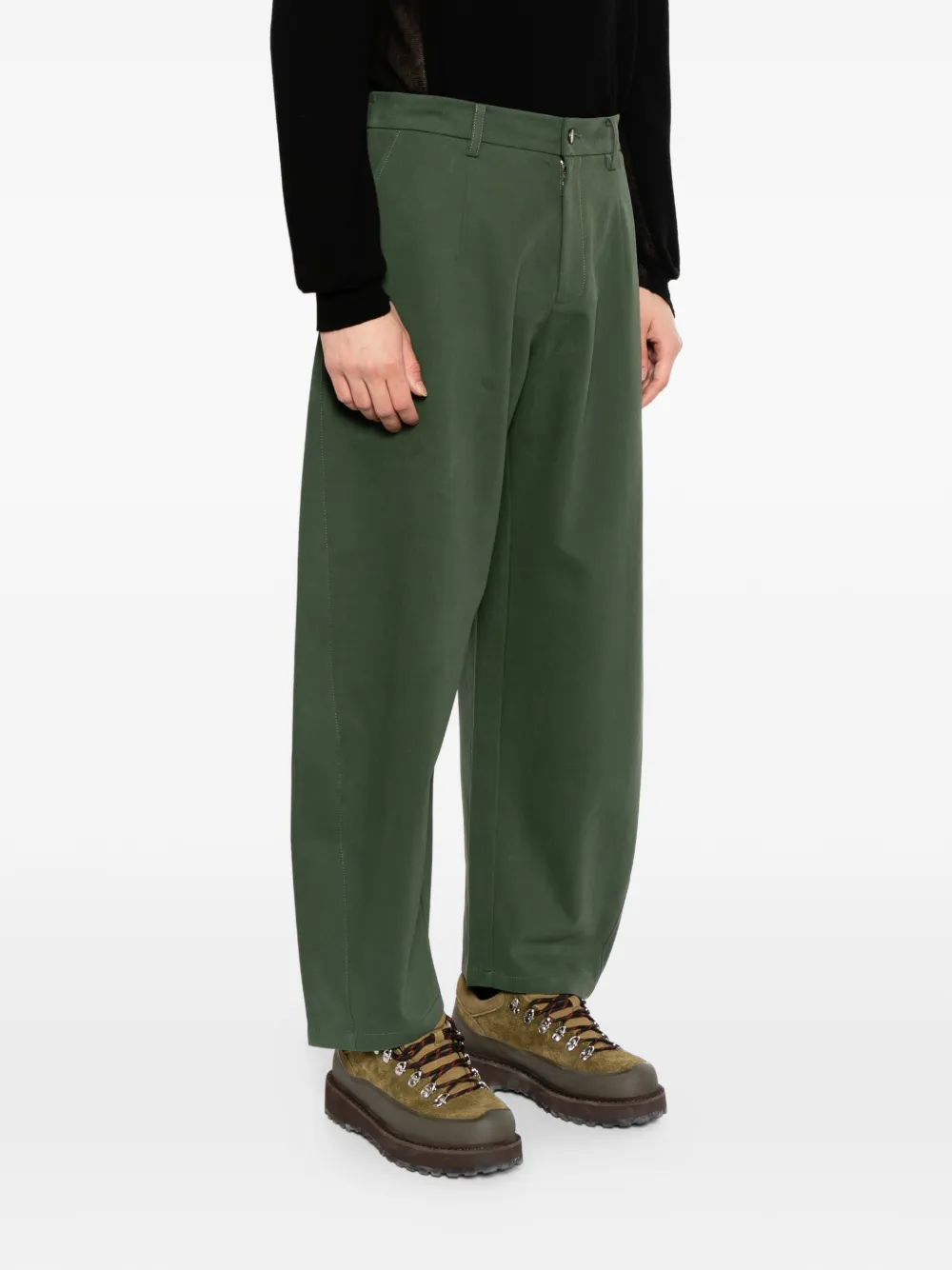 CROQUIS Broek met toelopende pijpen en plooien Groen
