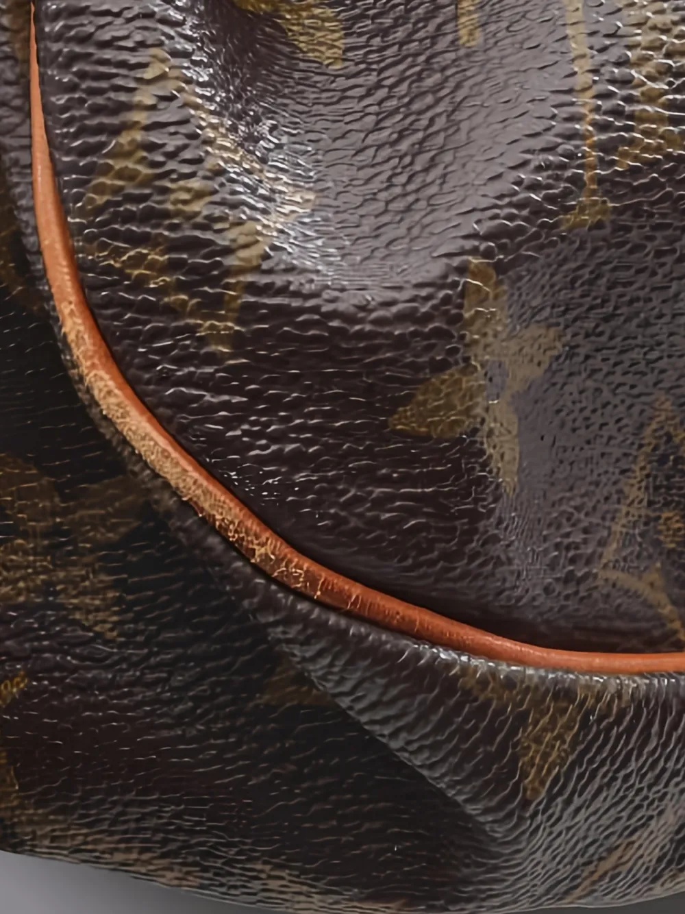 Louis Vuitton Pre-owned 1994 35 Saumur Monogram Shoulder Bag in Brown, view 5